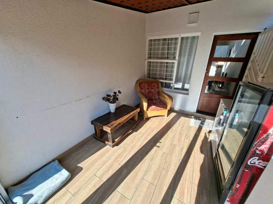 To Let 2 Bedroom Property for Rent in Weltevreden Park Gauteng