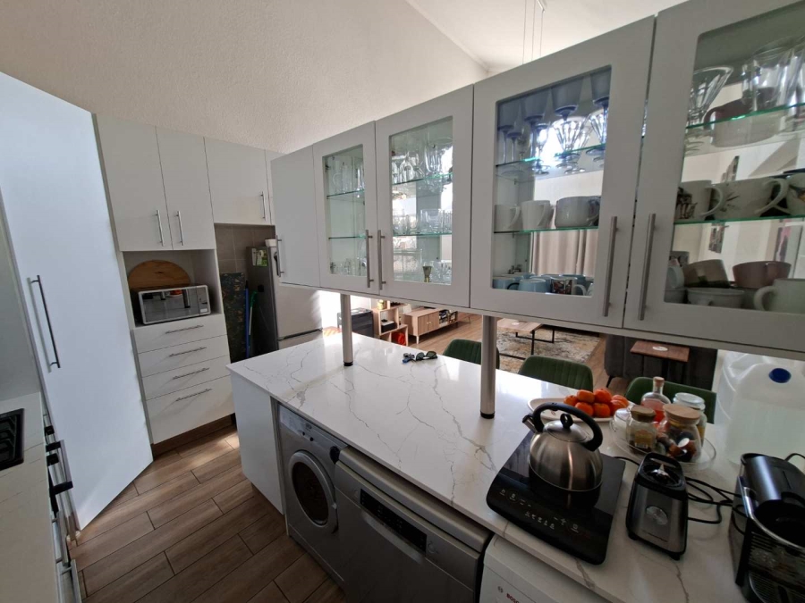 To Let 2 Bedroom Property for Rent in Weltevreden Park Gauteng