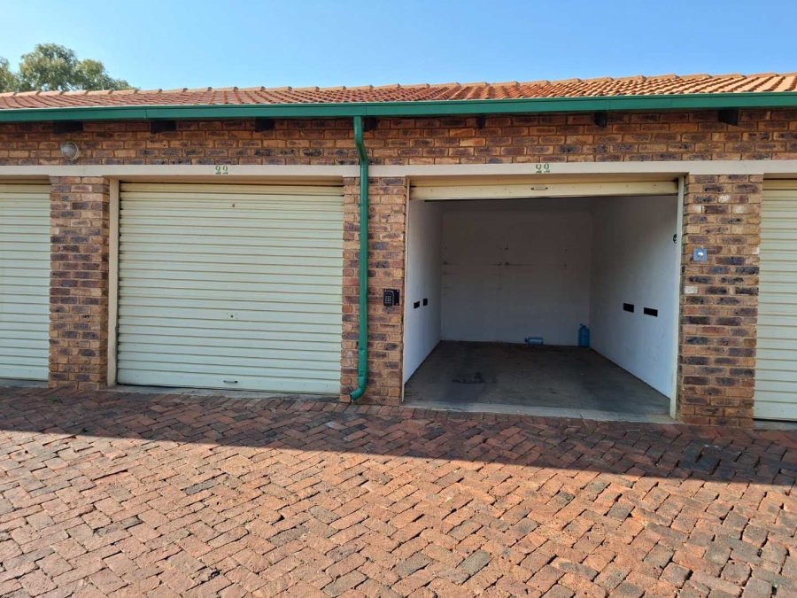 To Let 2 Bedroom Property for Rent in Weltevreden Park Gauteng