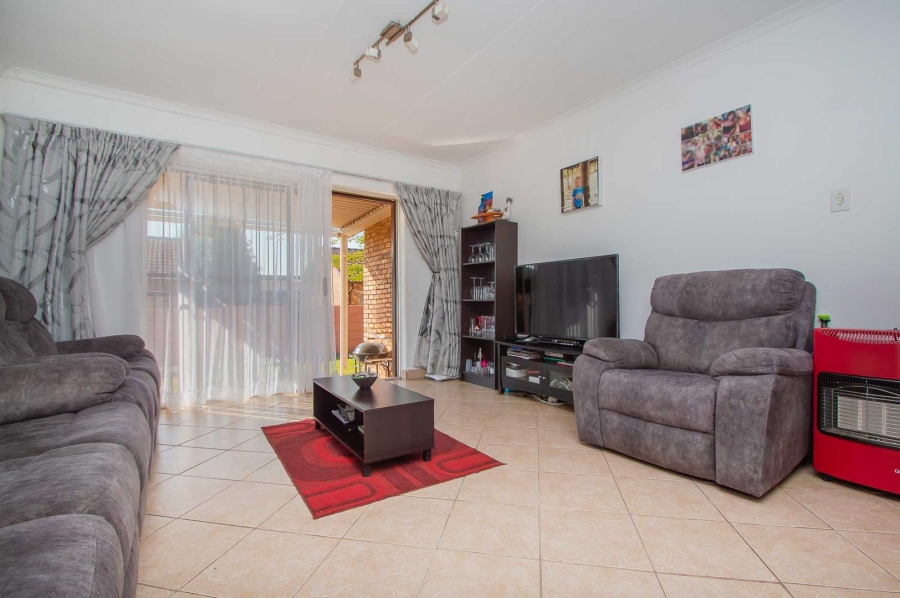 2 Bedroom Property for Sale in Radiokop Gauteng