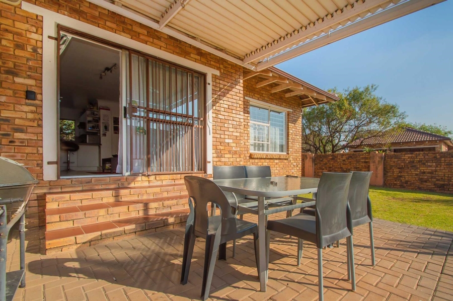 2 Bedroom Property for Sale in Radiokop Gauteng