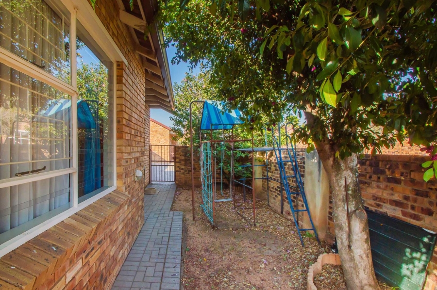 2 Bedroom Property for Sale in Radiokop Gauteng
