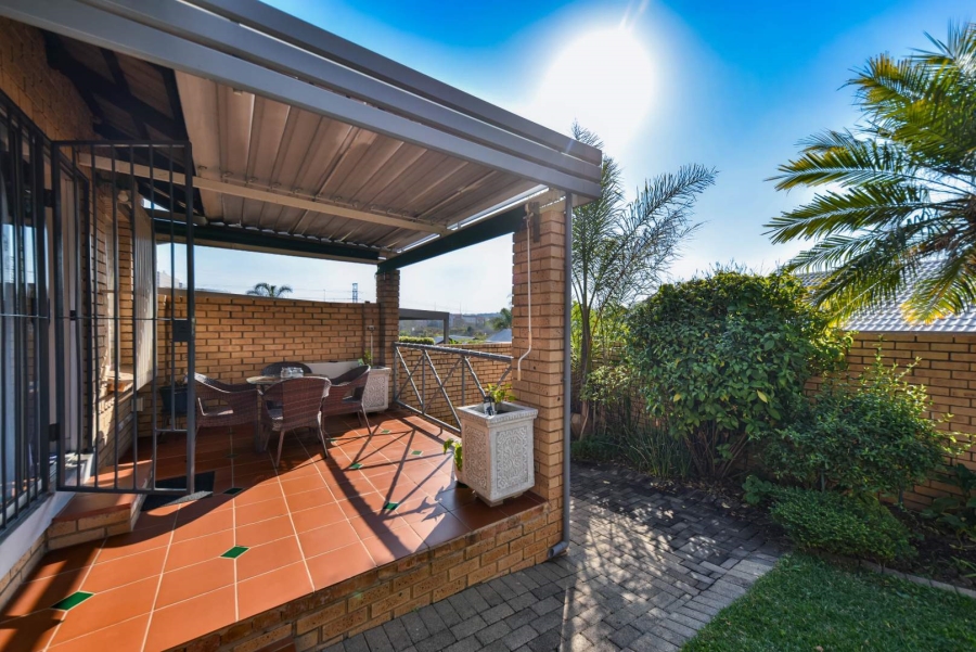 2 Bedroom Property for Sale in Erasmuskloof Gauteng