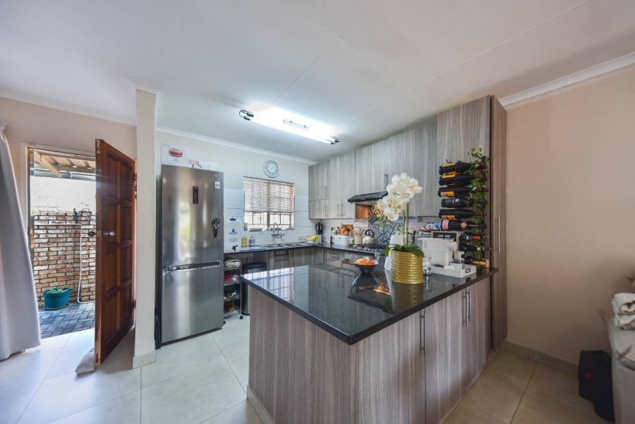 2 Bedroom Property for Sale in Erasmuskloof Gauteng