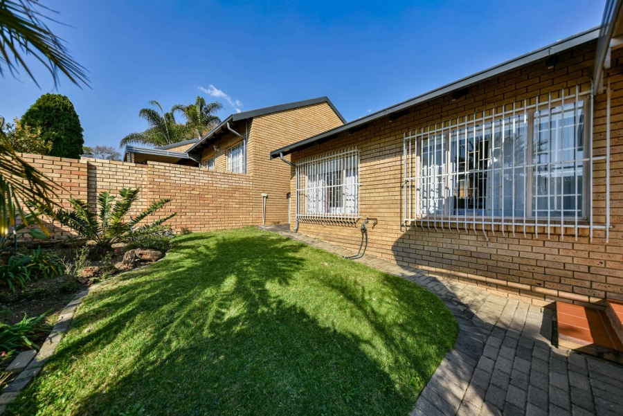 2 Bedroom Property for Sale in Erasmuskloof Gauteng