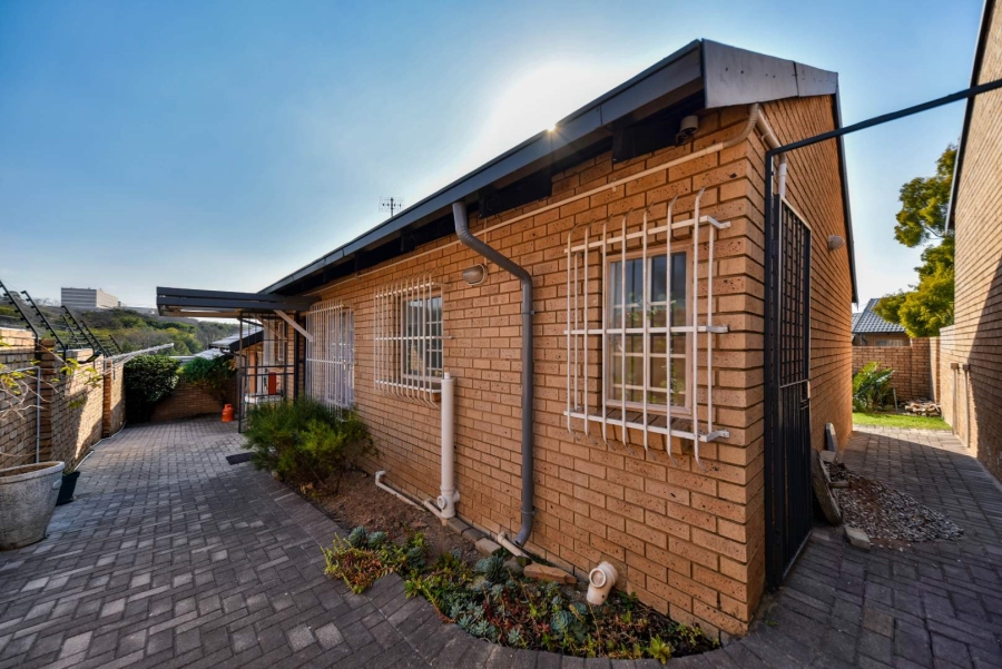 2 Bedroom Property for Sale in Erasmuskloof Gauteng