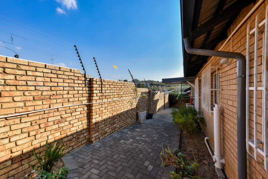 2 Bedroom Property for Sale in Erasmuskloof Gauteng