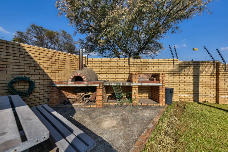 2 Bedroom Property for Sale in Erasmuskloof Gauteng