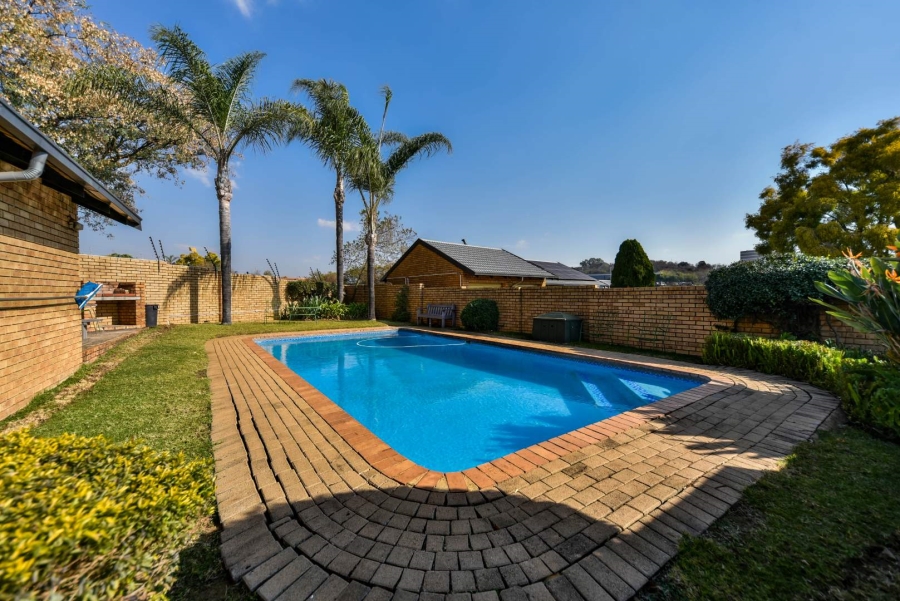 2 Bedroom Property for Sale in Erasmuskloof Gauteng