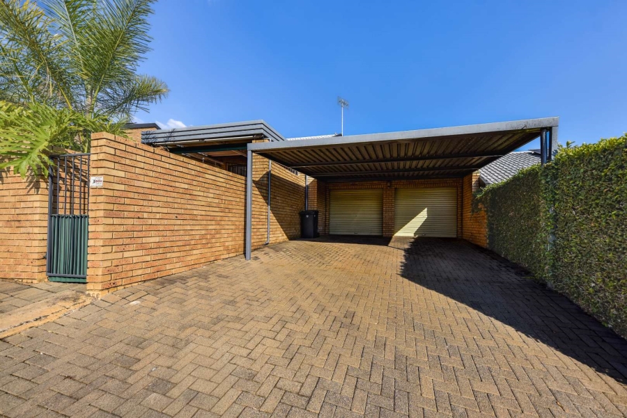 2 Bedroom Property for Sale in Erasmuskloof Gauteng