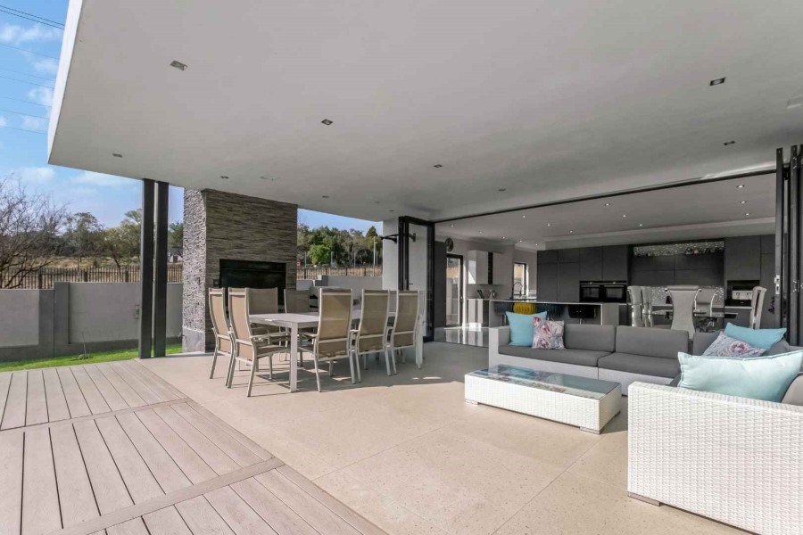 5 Bedroom Property for Sale in Cedar Creek Gauteng