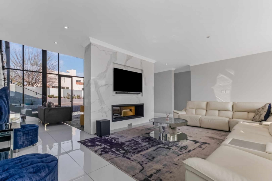 5 Bedroom Property for Sale in Cedar Creek Gauteng