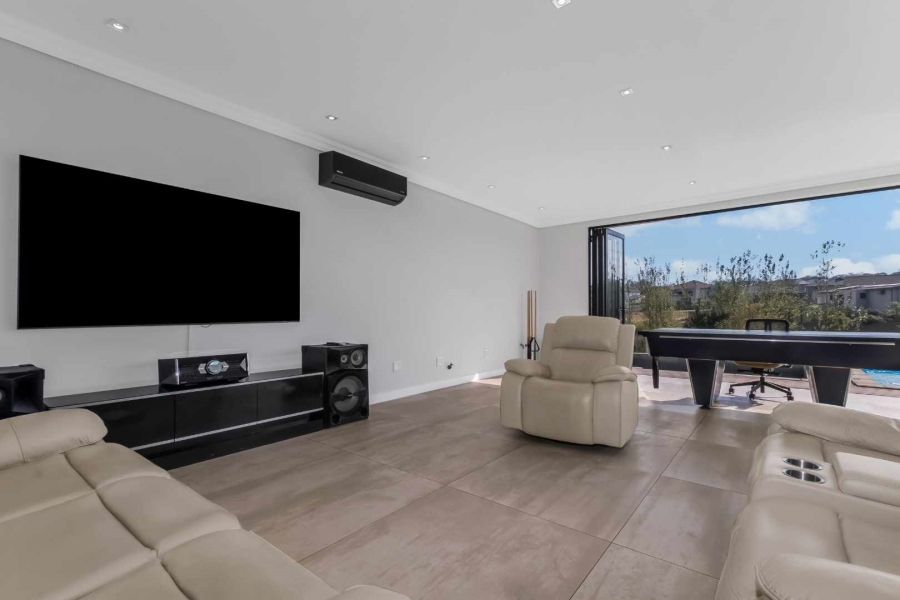 5 Bedroom Property for Sale in Cedar Creek Gauteng