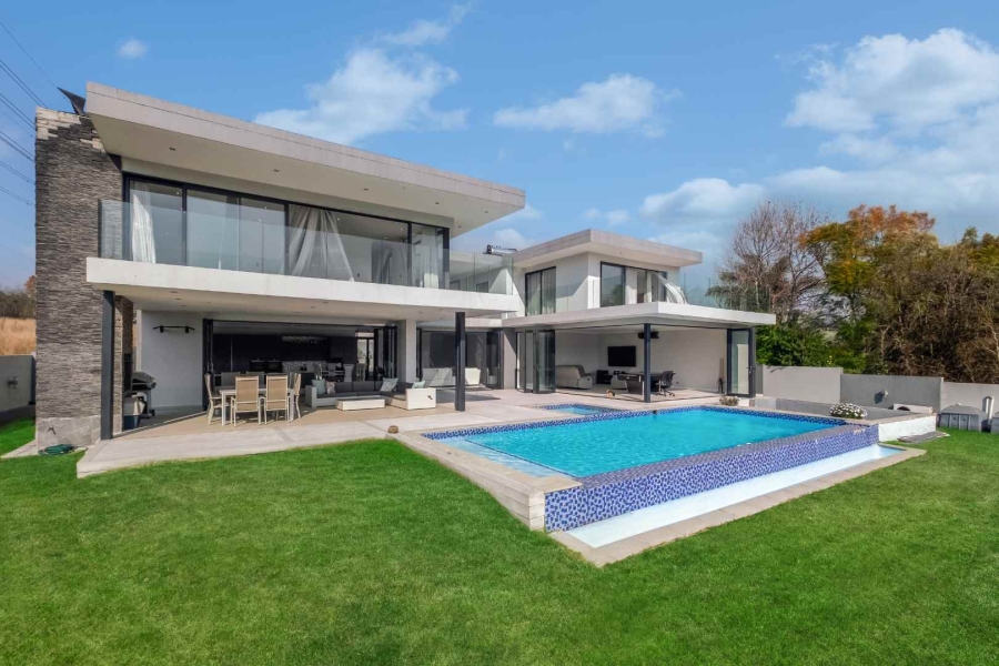 5 Bedroom Property for Sale in Cedar Creek Gauteng