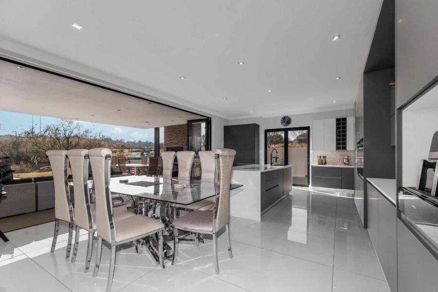 5 Bedroom Property for Sale in Cedar Creek Gauteng