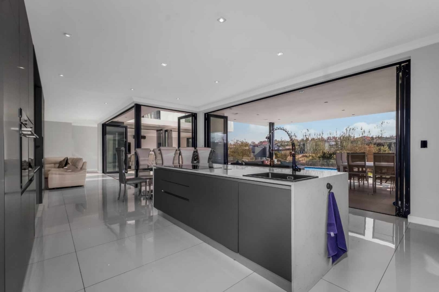 5 Bedroom Property for Sale in Cedar Creek Gauteng