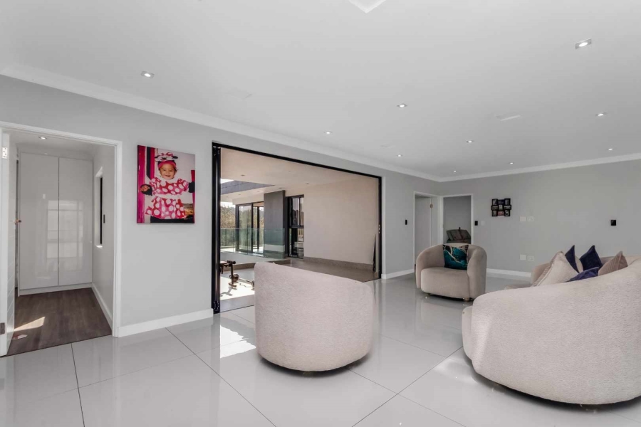 5 Bedroom Property for Sale in Cedar Creek Gauteng