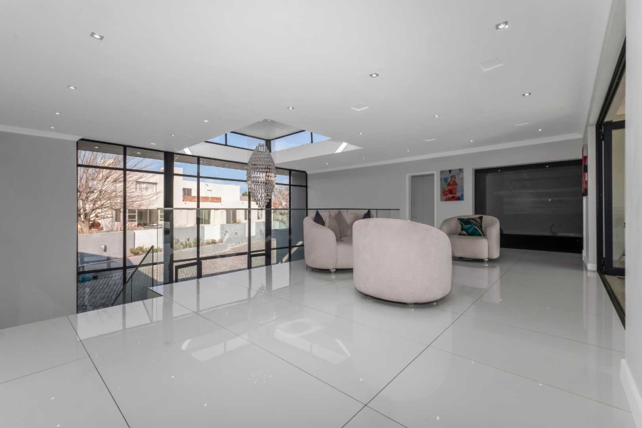 5 Bedroom Property for Sale in Cedar Creek Gauteng