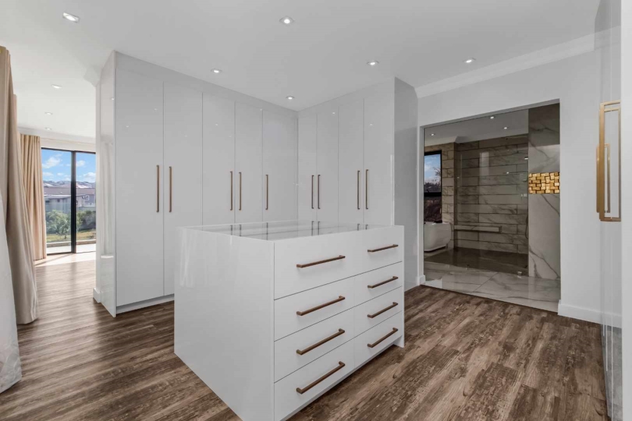 5 Bedroom Property for Sale in Cedar Creek Gauteng