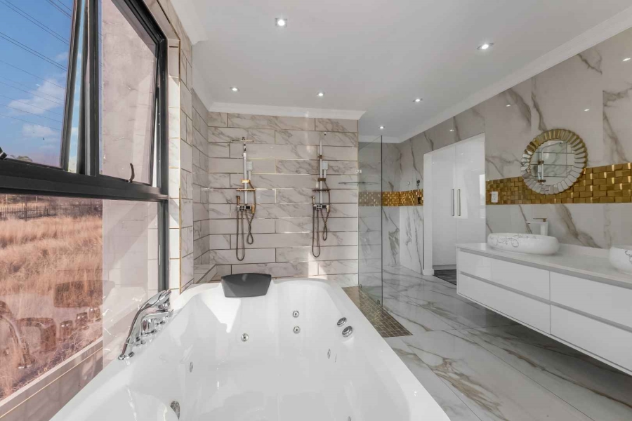 5 Bedroom Property for Sale in Cedar Creek Gauteng