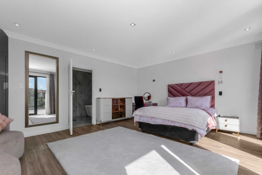 5 Bedroom Property for Sale in Cedar Creek Gauteng