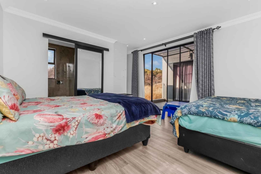 5 Bedroom Property for Sale in Cedar Creek Gauteng