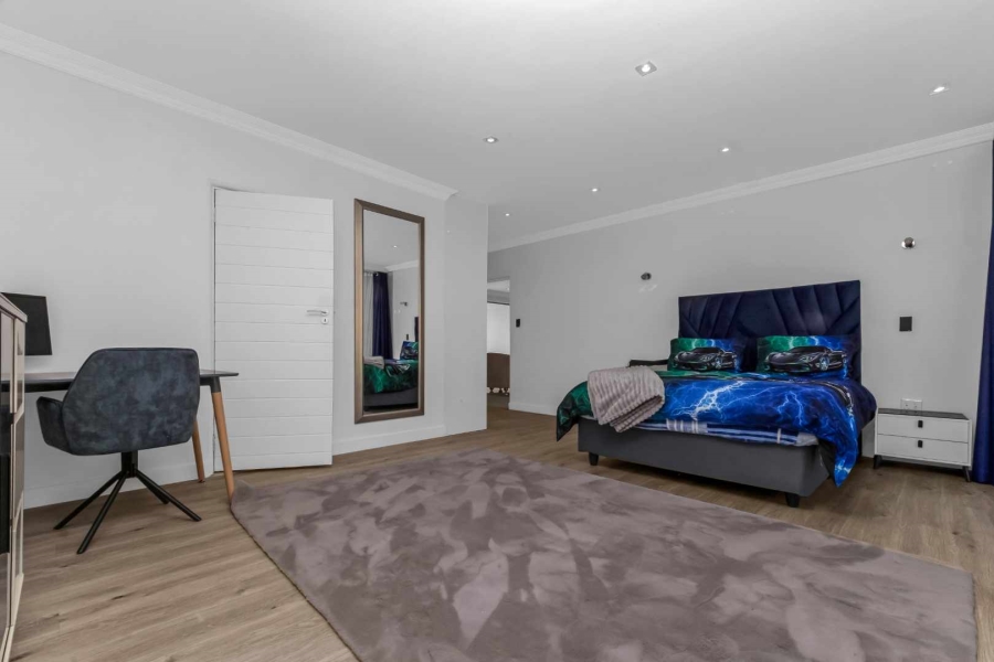 5 Bedroom Property for Sale in Cedar Creek Gauteng