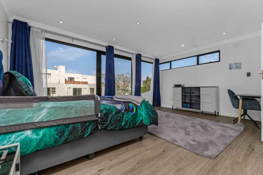 5 Bedroom Property for Sale in Cedar Creek Gauteng
