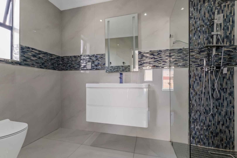 5 Bedroom Property for Sale in Cedar Creek Gauteng