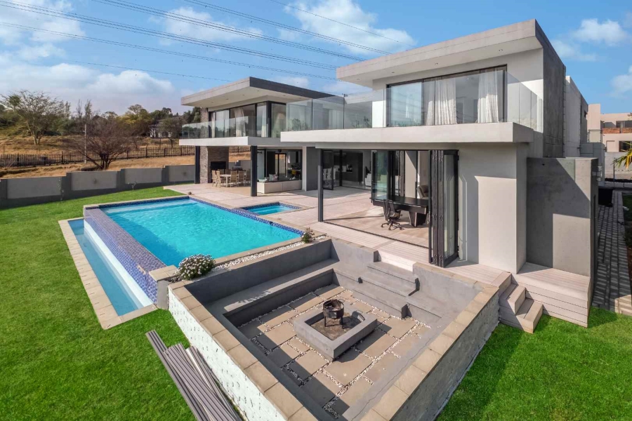 5 Bedroom Property for Sale in Cedar Creek Gauteng