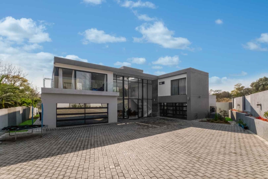5 Bedroom Property for Sale in Cedar Creek Gauteng