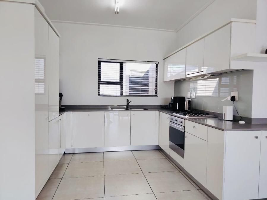 2 Bedroom Property for Sale in Waterfall Gauteng