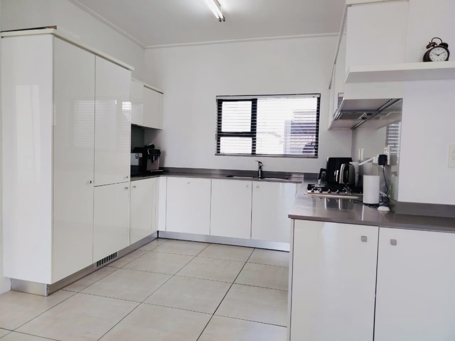 2 Bedroom Property for Sale in Waterfall Gauteng