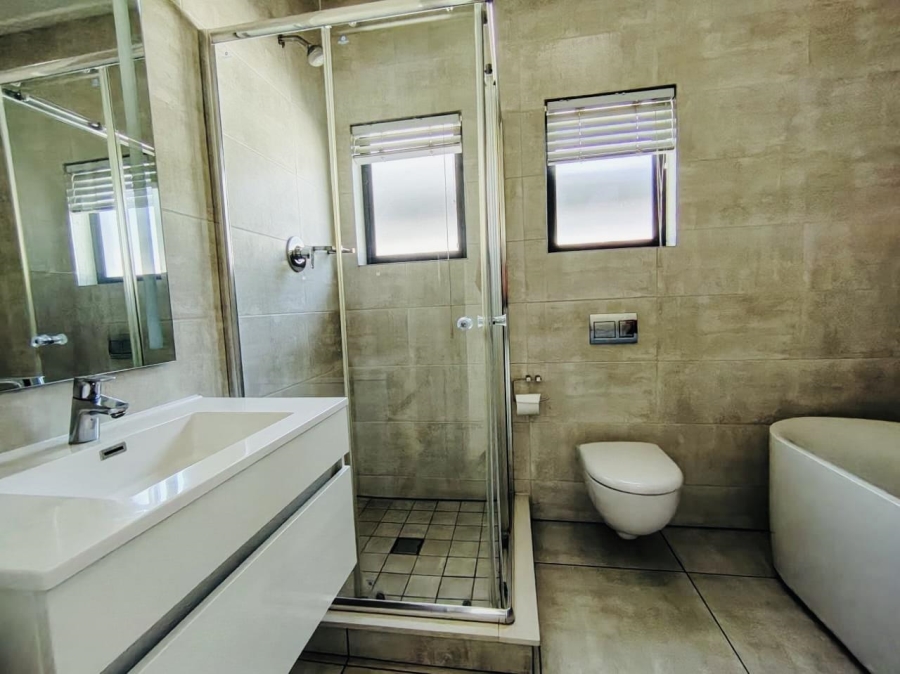 2 Bedroom Property for Sale in Waterfall Gauteng