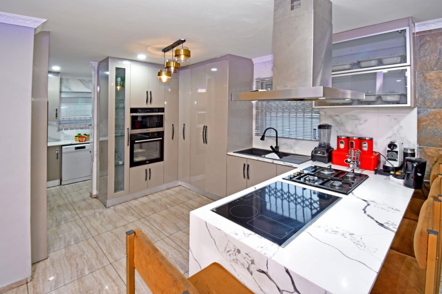4 Bedroom Property for Sale in Erasmus Park Gauteng