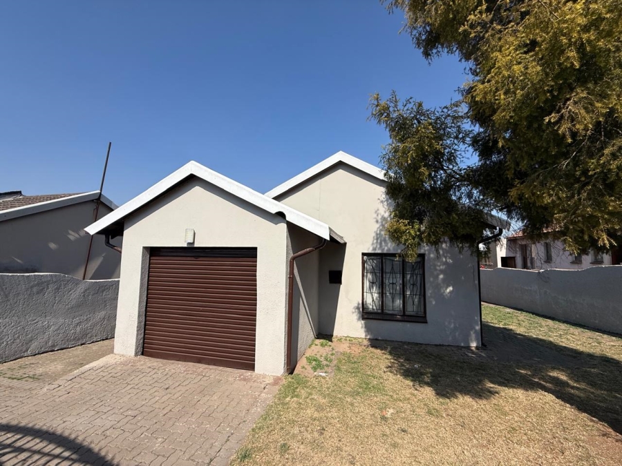 3 Bedroom Property for Sale in Roodekop Gauteng