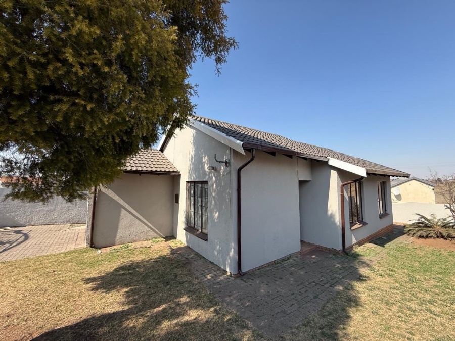 3 Bedroom Property for Sale in Roodekop Gauteng