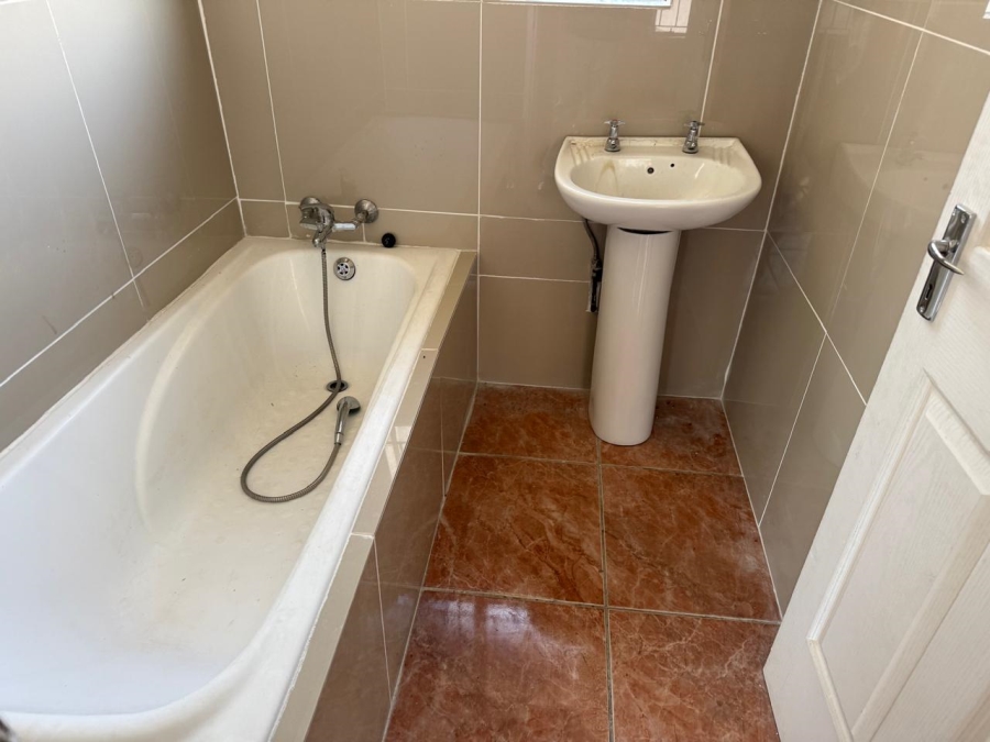 3 Bedroom Property for Sale in Roodekop Gauteng