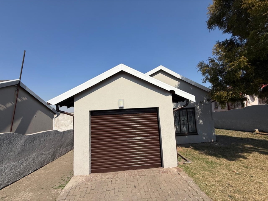 3 Bedroom Property for Sale in Roodekop Gauteng