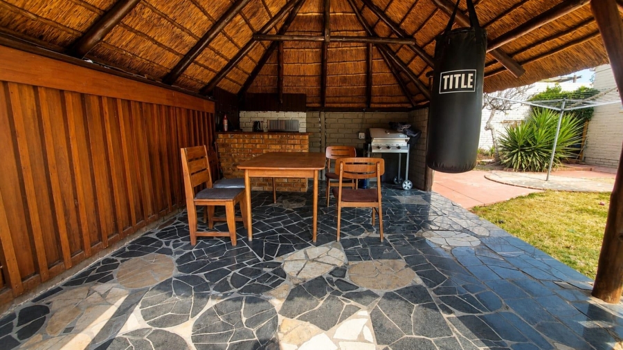 3 Bedroom Property for Sale in Linmeyer Gauteng