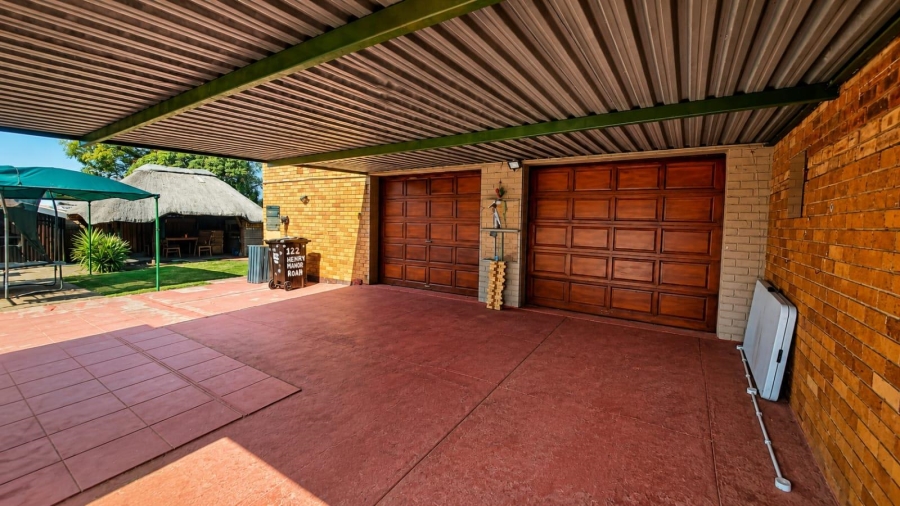 3 Bedroom Property for Sale in Linmeyer Gauteng