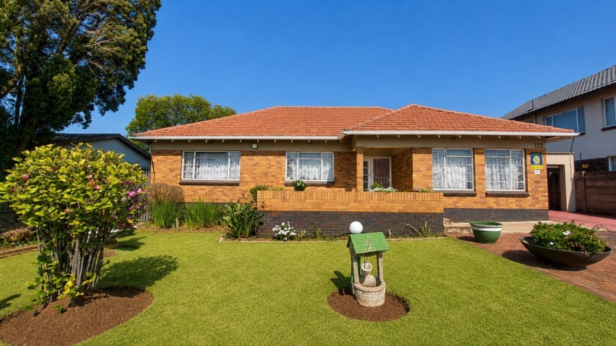 3 Bedroom Property for Sale in Linmeyer Gauteng