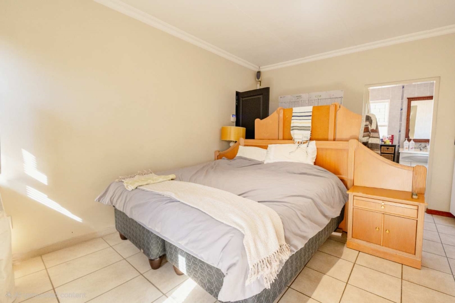 4 Bedroom Property for Sale in Waterkloof Glen Gauteng