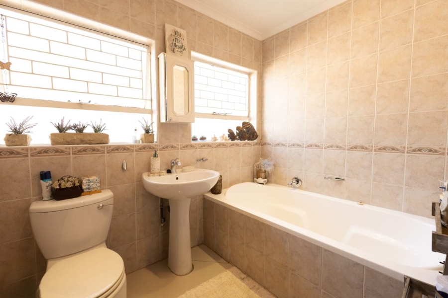 4 Bedroom Property for Sale in Waterkloof Glen Gauteng