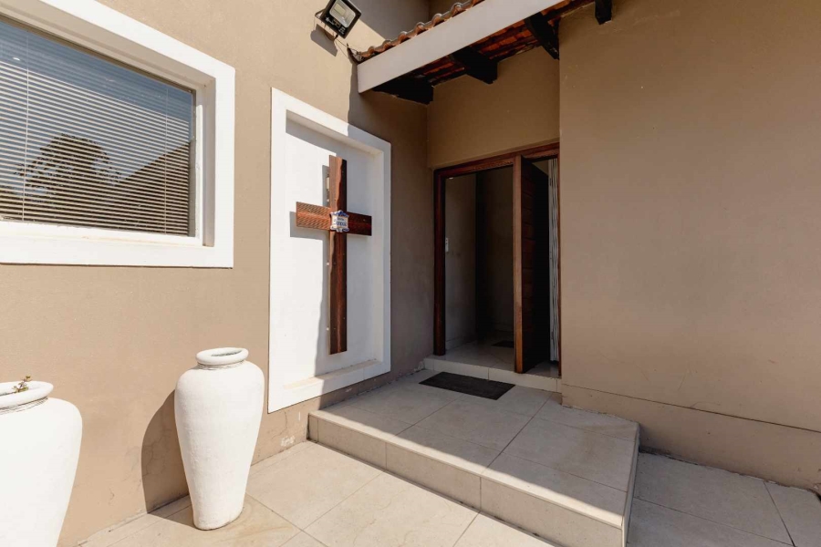 4 Bedroom Property for Sale in Waterkloof Glen Gauteng