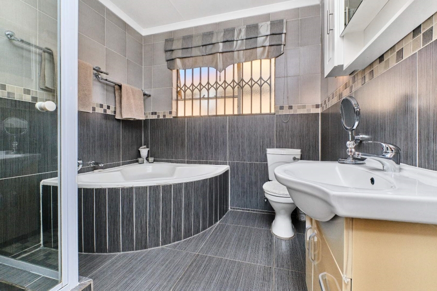 3 Bedroom Property for Sale in Noordhang Gauteng
