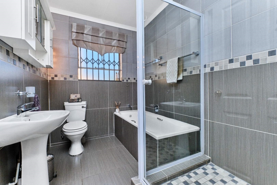 3 Bedroom Property for Sale in Noordhang Gauteng