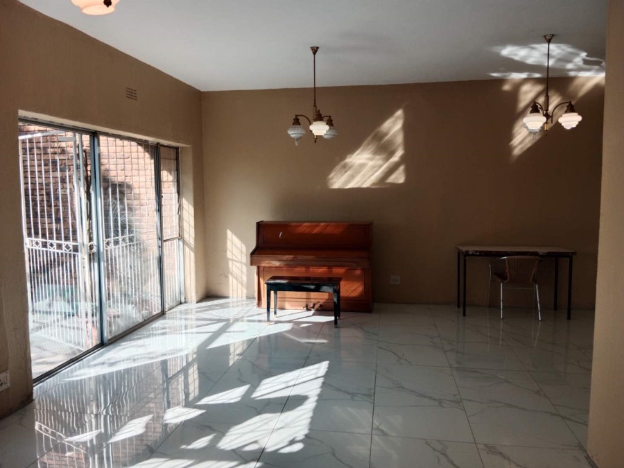 To Let 3 Bedroom Property for Rent in Corlett Gardens Gauteng