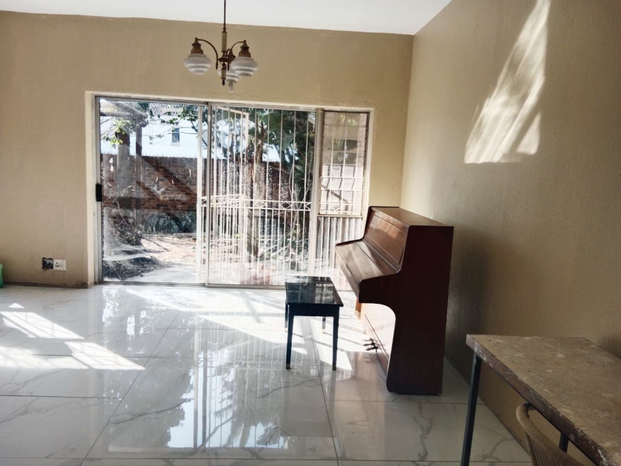 To Let 3 Bedroom Property for Rent in Corlett Gardens Gauteng