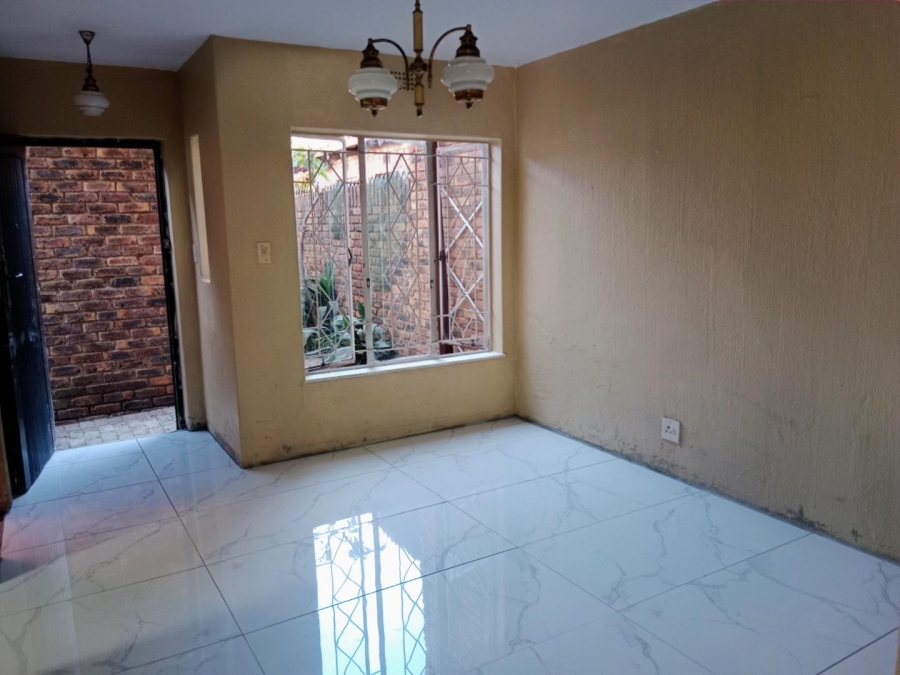 To Let 3 Bedroom Property for Rent in Corlett Gardens Gauteng